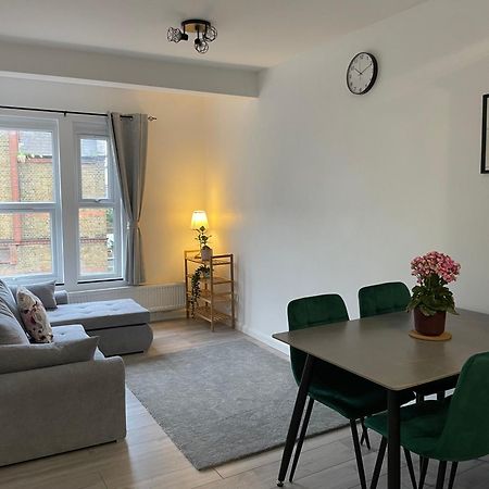 Apartamento Seven Sisters Hideaway Londres Exterior foto