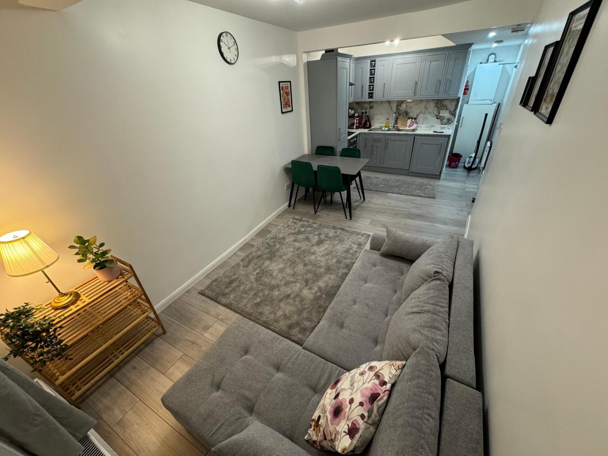 Apartamento Seven Sisters Hideaway Londres Exterior foto